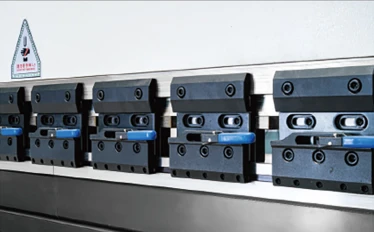 Quick upper-tool clamping
